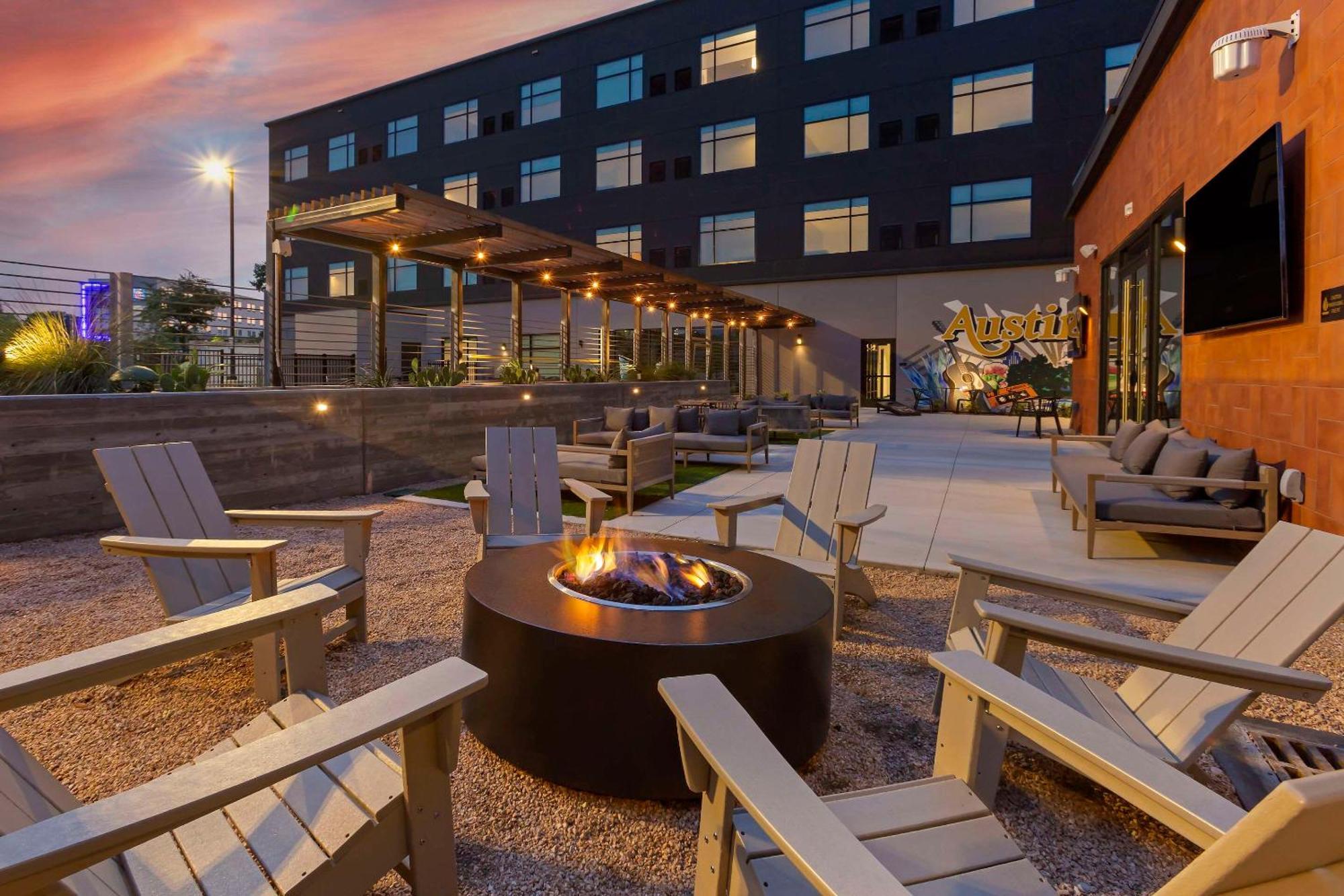 Cambria Hotel Austin Airport Экстерьер фото