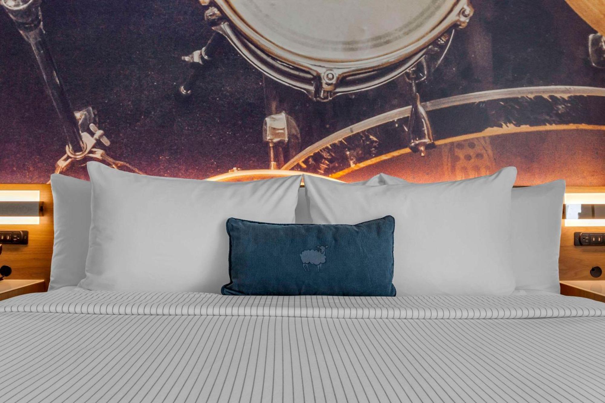 Cambria Hotel Austin Airport Экстерьер фото