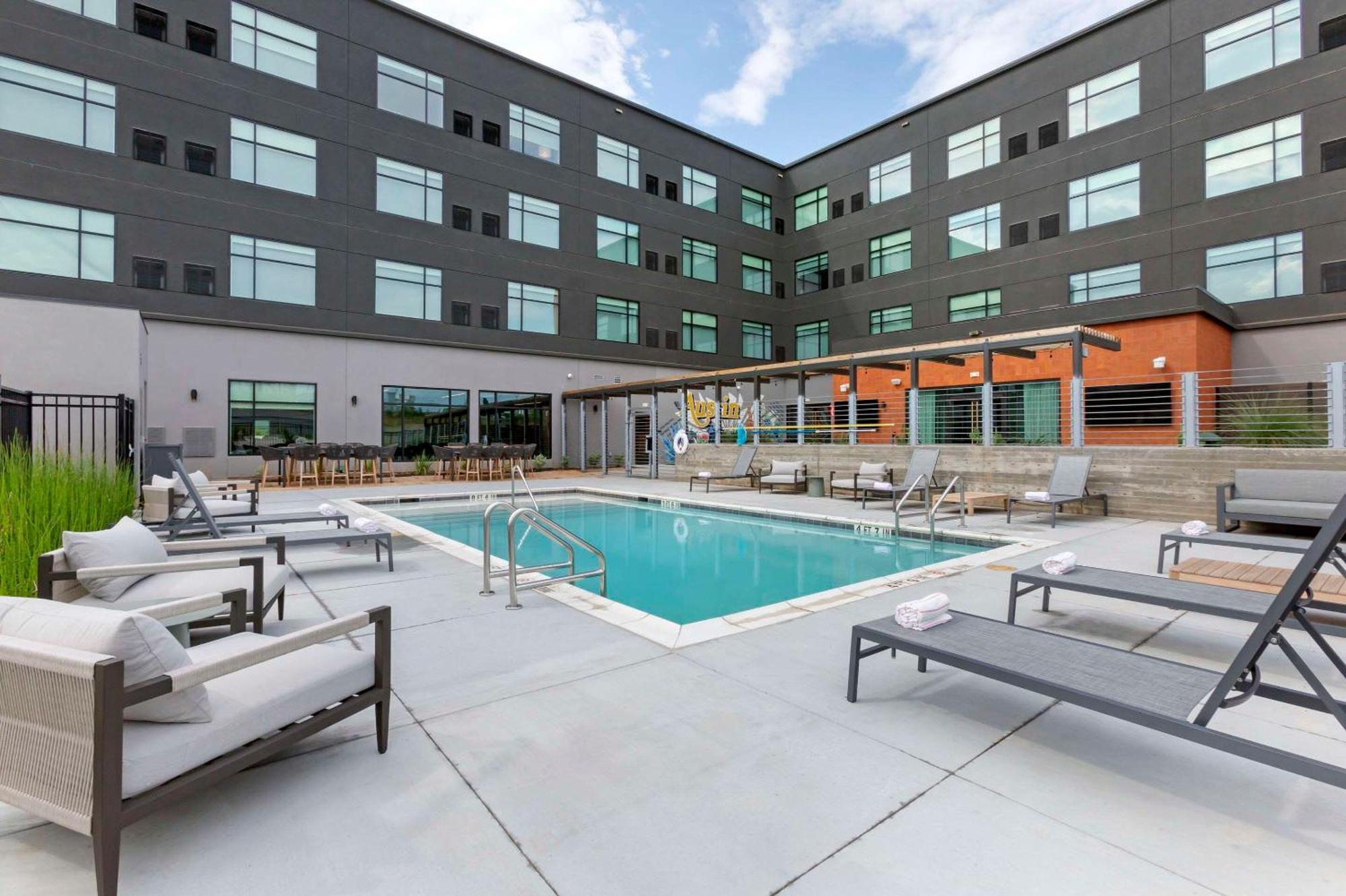 Cambria Hotel Austin Airport Экстерьер фото